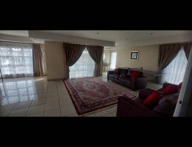 6 BEDROOM HOUSE FOR SALE IN LAUDIUM